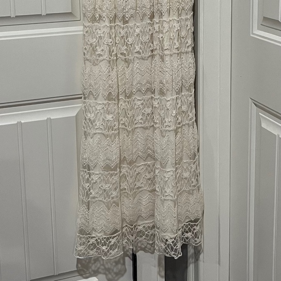 Women’s Dress - Picture 4 of 6